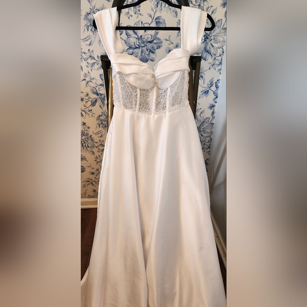 AW Bridal "AW Giona Wedding Dress," size 0 - Picture 7 of 12